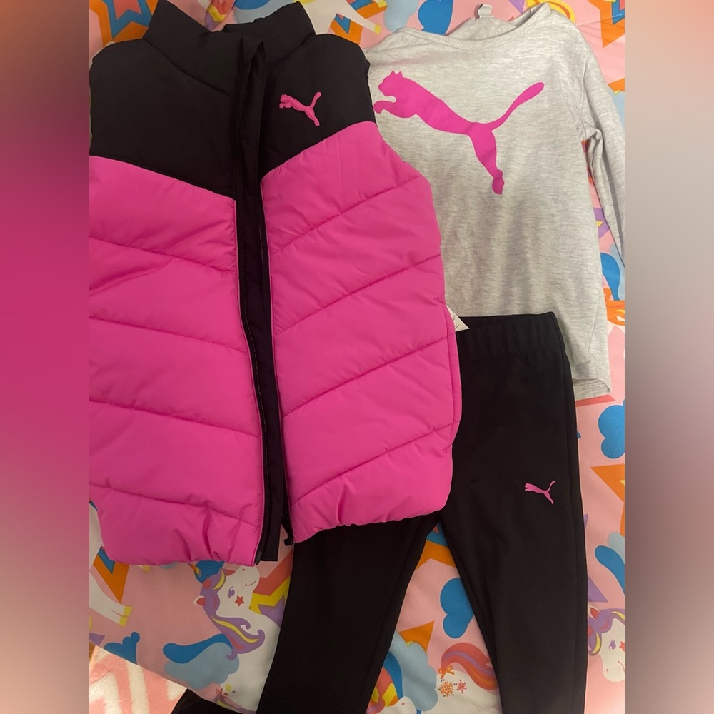 Never worn girls size 5/6 puma set